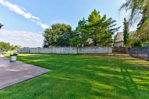 Exterior - 6716 Oak View Rd, Edmond, OK 73025 photo 5 of 5