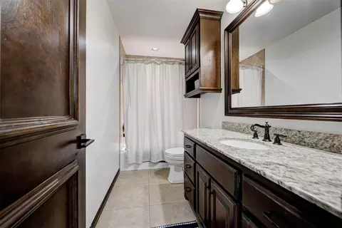 Bath - 6716 Oak View Rd, Edmond, OK 73025 photo 6 of 6
