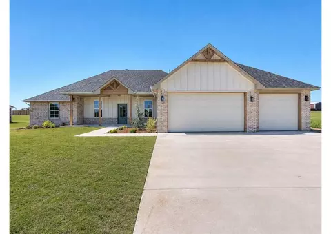 4433 Raymond Ln, Guthrie, OK 73044