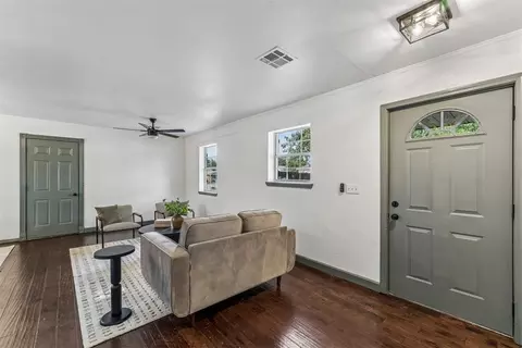 Entry Way - 1017 Pinebrook Dr, Guthrie, OK 73044 photo 1 of 1