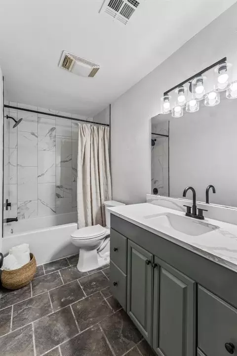 Bath - 1017 Pinebrook Dr, Guthrie, OK 73044 photo 4 of 4