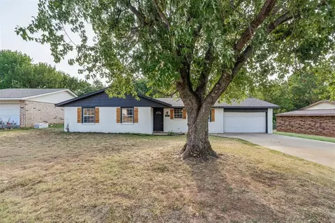 Exterior - 1017 Pinebrook Dr, Guthrie, OK 73044 photo 3 of 6