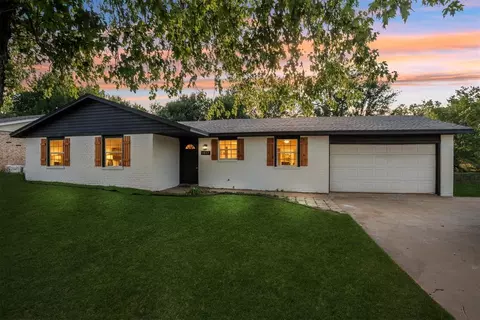 Exterior - 1017 Pinebrook Dr, Guthrie, OK 73044 photo 2 of 6