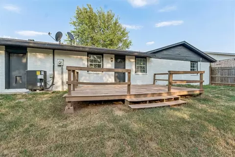 Exterior - 1017 Pinebrook Dr, Guthrie, OK 73044 photo 4 of 6