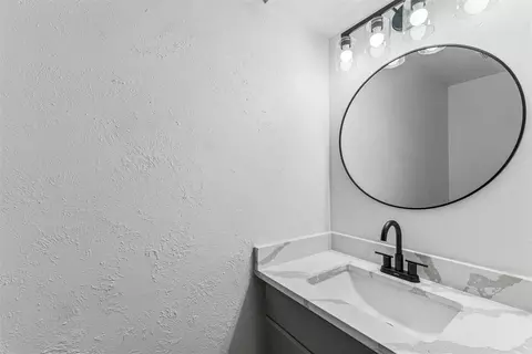 Bath - 1017 Pinebrook Dr, Guthrie, OK 73044 photo 1 of 4