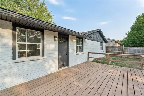 Exterior - 1017 Pinebrook Dr, Guthrie, OK 73044 photo 5 of 6