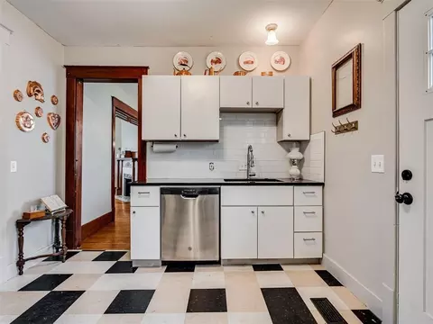 Kitchen - 623 E Warner Ave, Guthrie, OK 73044 photo 4 of 4