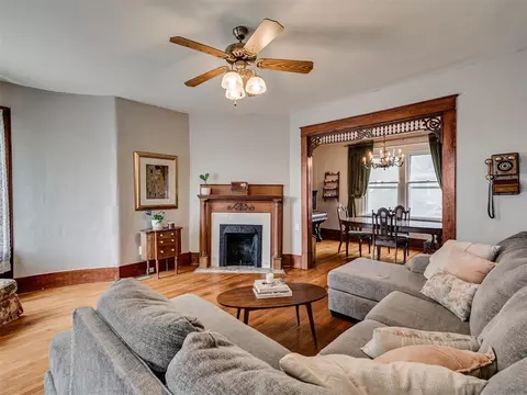 Living - 623 E Warner Ave, Guthrie, OK 73044 photo 1 of 3