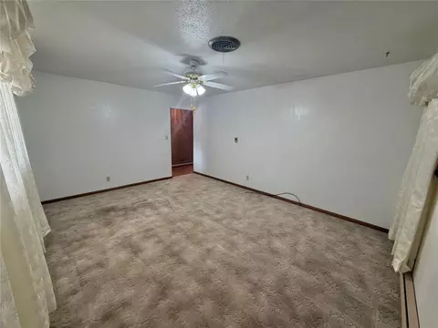 Living - 231 Circle Dr, Guymon, OK 73942 photo 2 of 4