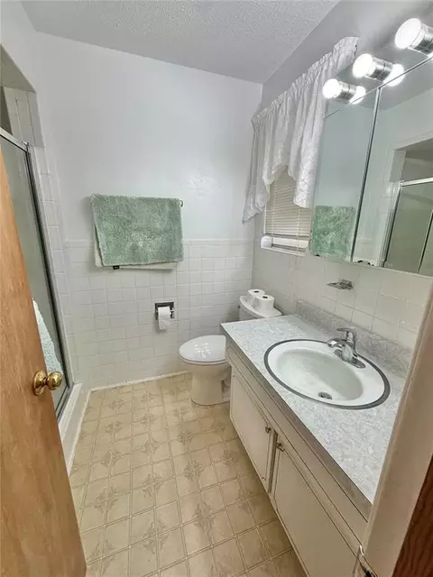 Bath - 231 Circle Dr, Guymon, OK 73942 photo 2 of 2