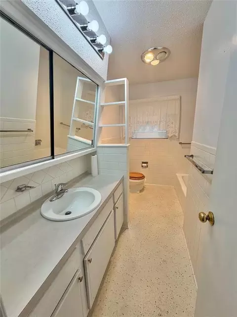 Bath - 231 Circle Dr, Guymon, OK 73942 photo 1 of 2