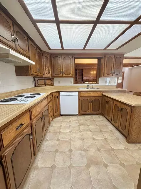 Kitchen - 1915 Chisholm Dr, Guymon, OK 73942 photo 2 of 2