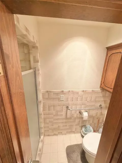 Bath - 1915 Chisholm Dr, Guymon, OK 73942 photo 4 of 4