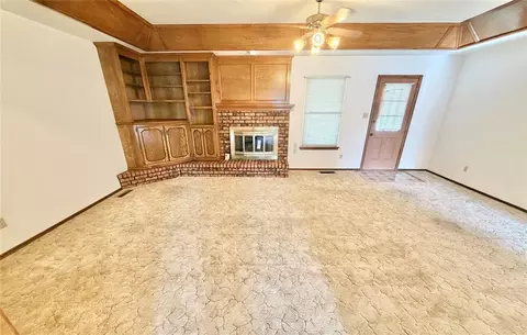 Living - 1915 Chisholm Dr, Guymon, OK 73942 photo 1 of 2