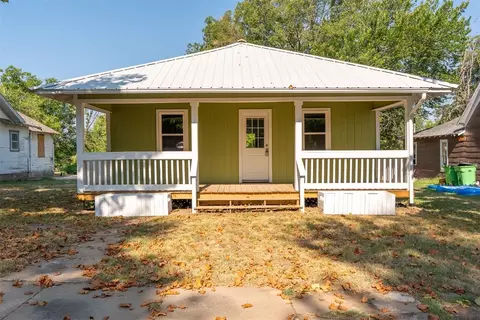 123 S 9th St, Okemah, OK 74859