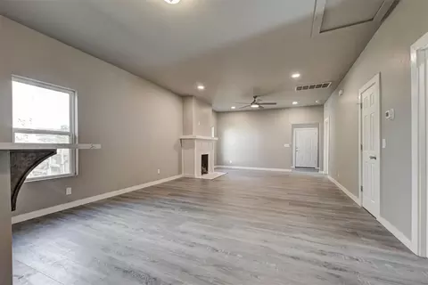 Living - 1015 E Main St, Shawnee, OK 74801 photo 8 of 8