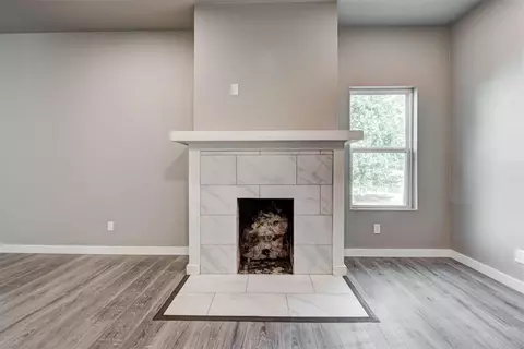 Living - 1015 E Main St, Shawnee, OK 74801 photo 3 of 8