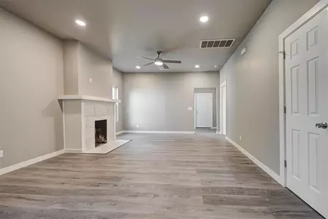 Living - 1015 E Main St, Shawnee, OK 74801 photo 5 of 8