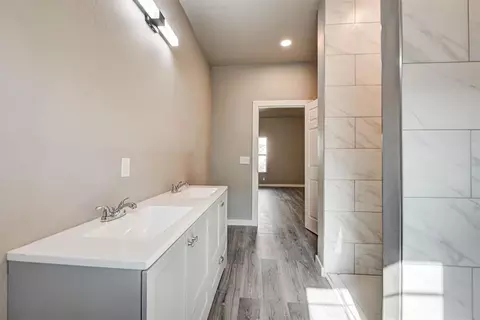 Bath - 1015 E Main St, Shawnee, OK 74801 photo 6 of 6