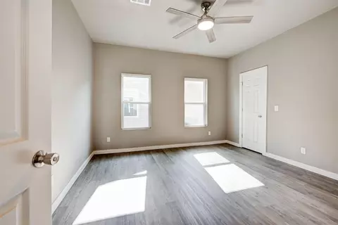 Bedroom - 1015 E Main St, Shawnee, OK 74801 photo 3 of 4