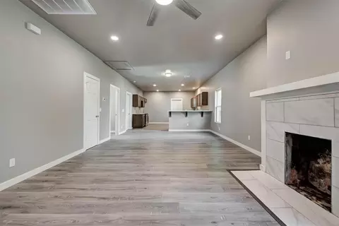 Living - 1015 E Main St, Shawnee, OK 74801 photo 2 of 8
