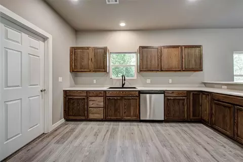 Kitchen - 1015 E Main St, Shawnee, OK 74801 photo 3 of 4