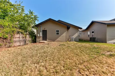 Exterior - 1015 E Main St, Shawnee, OK 74801 photo 7 of 7