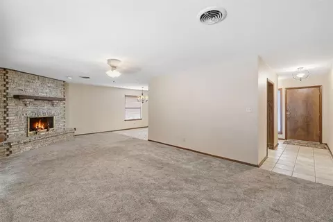 Living - 500 Sequoyah Ln, Altus, OK 73521 photo 1 of 4