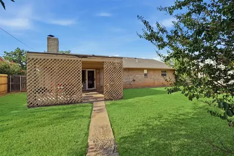 Exterior - 500 Sequoyah Ln, Altus, OK 73521 photo 7 of 10