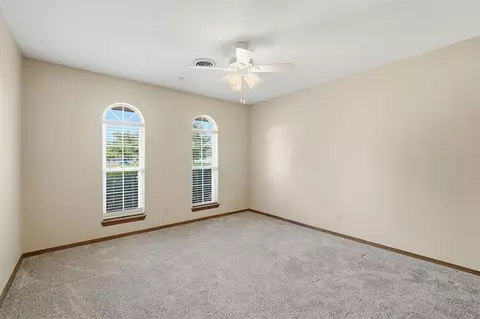 Bedroom - 500 Sequoyah Ln, Altus, OK 73521 photo 4 of 11