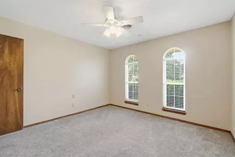 Bedroom - 500 Sequoyah Ln, Altus, OK 73521 photo 5 of 11
