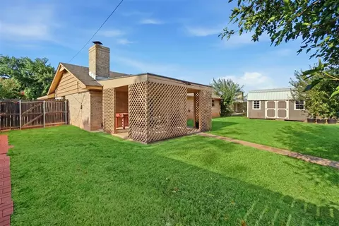 Exterior - 500 Sequoyah Ln, Altus, OK 73521 photo 9 of 10