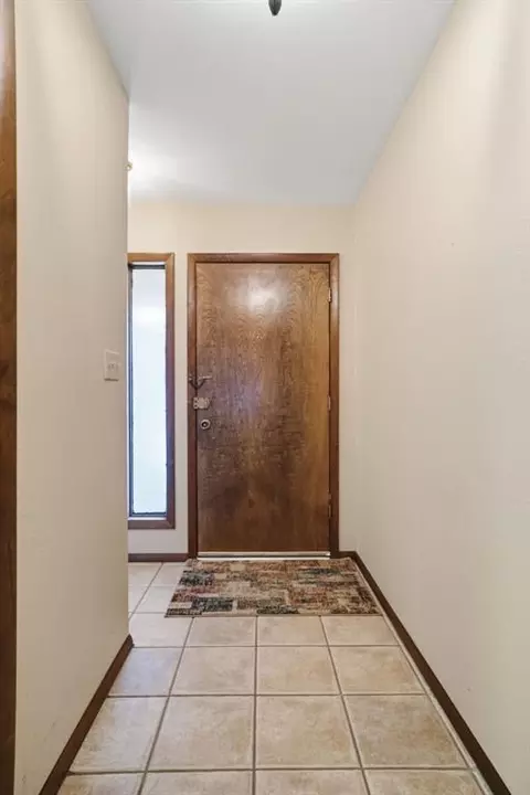 Entry Way - 500 Sequoyah Ln, Altus, OK 73521 photo 1 of 1