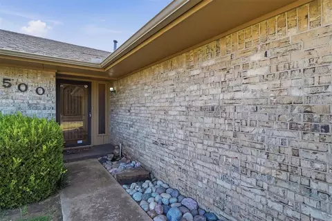 Exterior - 500 Sequoyah Ln, Altus, OK 73521 photo 5 of 10