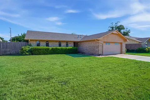Exterior - 500 Sequoyah Ln, Altus, OK 73521 photo 4 of 10