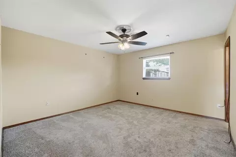 Bedroom - 500 Sequoyah Ln, Altus, OK 73521 photo 3 of 11