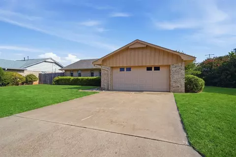Exterior - 500 Sequoyah Ln, Altus, OK 73521 photo 2 of 10