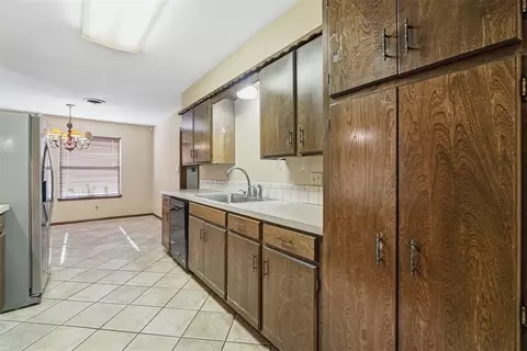 Kitchen - 500 Sequoyah Ln, Altus, OK 73521 photo 1 of 5