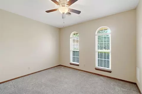 Bedroom - 500 Sequoyah Ln, Altus, OK 73521 photo 9 of 11