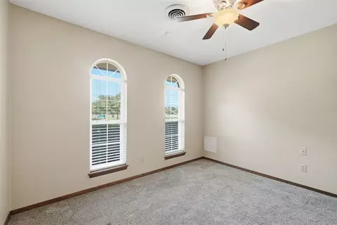 Bedroom - 500 Sequoyah Ln, Altus, OK 73521 photo 8 of 11