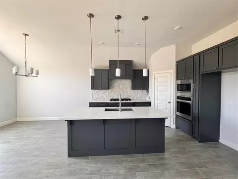 1324 Colonial Ave, Tuttle, OK 73089 photo 2