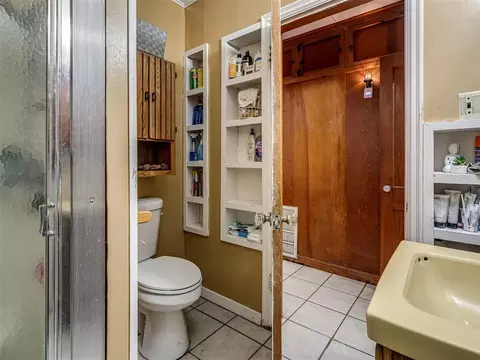 Bath - 1006 W Eufaula St, Norman, OK 73069 photo 2 of 2