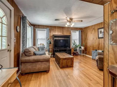 Living - 1006 W Eufaula St, Norman, OK 73069 photo 1 of 4