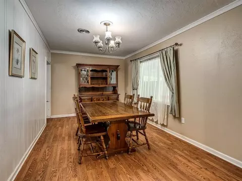 Dining - 1006 W Eufaula St, Norman, OK 73069 photo 3 of 4