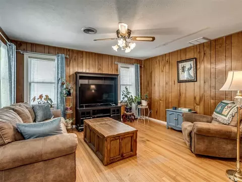 Living - 1006 W Eufaula St, Norman, OK 73069 photo 2 of 4