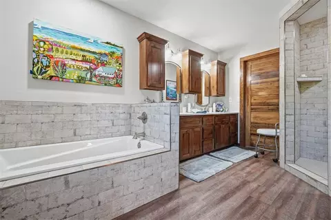 Bath - 21105 E County Road 162, Headrick, OK 73549 photo 4 of 8