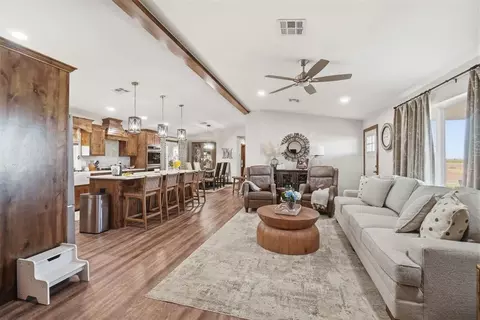 Living - 21105 E County Road 162, Headrick, OK 73549 photo 3 of 4