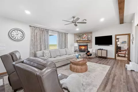 Living - 21105 E County Road 162, Headrick, OK 73549 photo 1 of 4