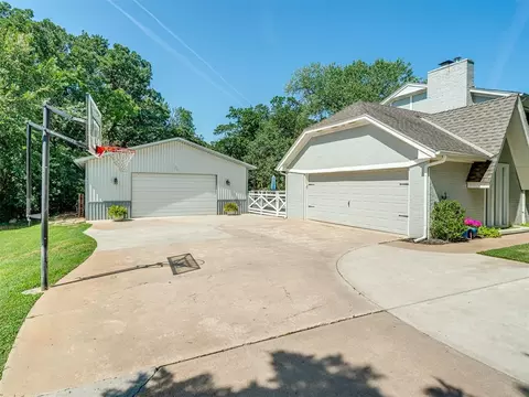 Exterior - 1644 Red Fox Rd, Edmond, OK 73034 photo 2 of 13
