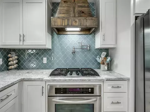 Kitchen - 1644 Red Fox Rd, Edmond, OK 73034 photo 5 of 7